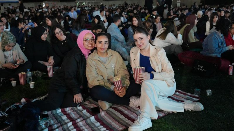 Üniversiteliler açık hava sinema festivali’nde buluştu