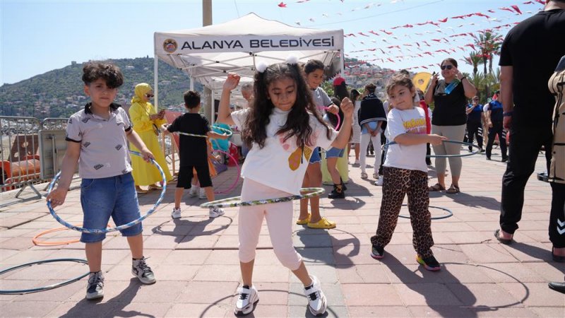 Alanya uluslararası çocuk festivali coşkuyla başladı