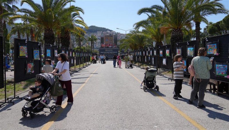 Alanya uluslararası çocuk festivali coşkuyla başladı