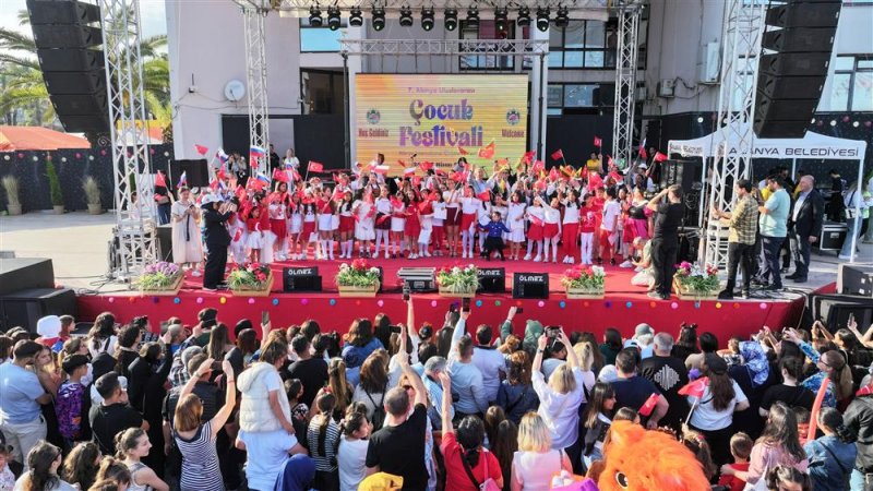 Alanya uluslararası çocuk festivali coşkuyla başladı