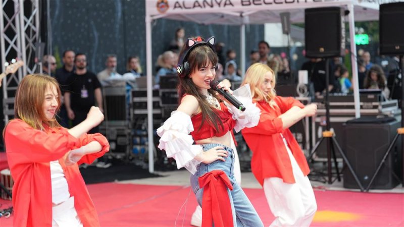Alanya uluslararası çocuk festivali coşkuyla başladı