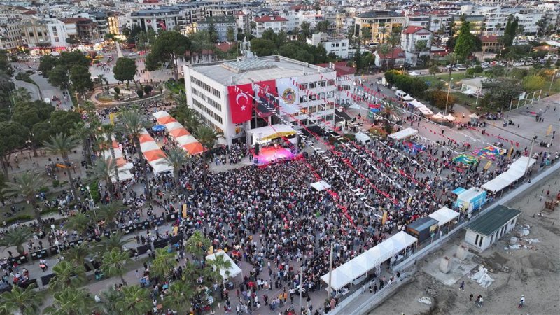 Alanya uluslararası çocuk festivali coşkuyla başladı