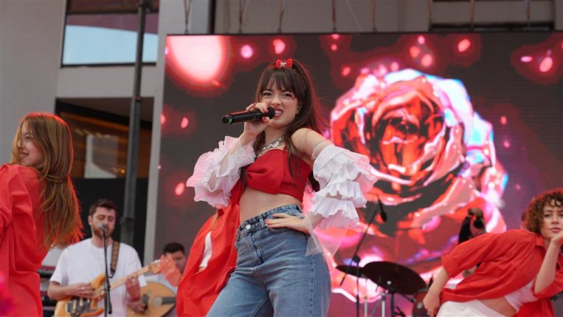 Alanya uluslararası çocuk festivali coşkuyla başladı