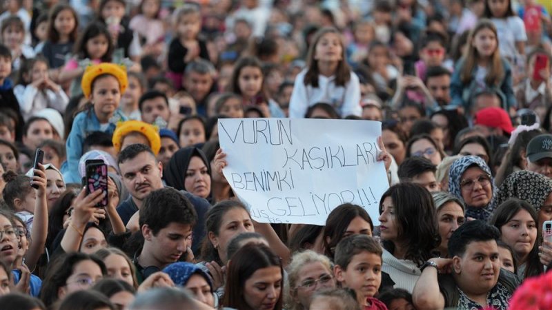 Alanya uluslararası çocuk festivali coşkuyla başladı