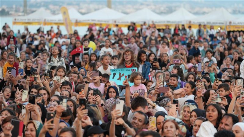 Alanya uluslararası çocuk festivali coşkuyla başladı