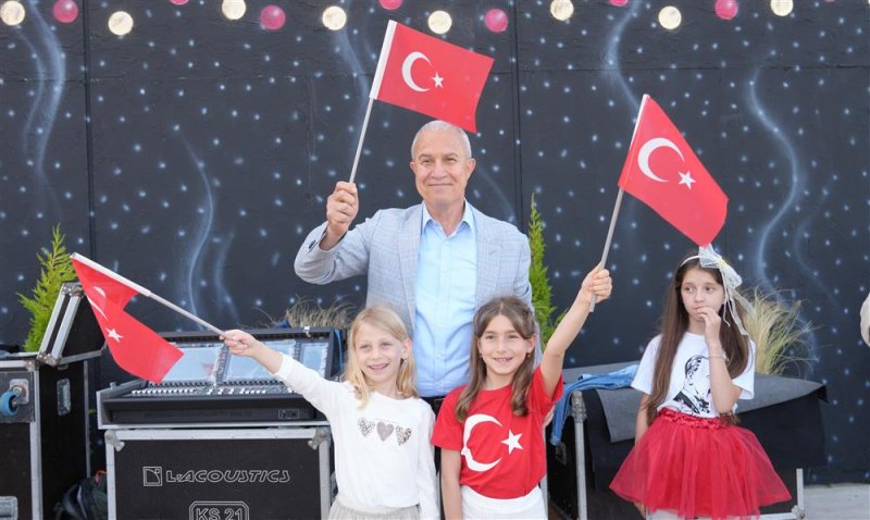 Alanya uluslararası çocuk festivali coşkuyla başladı