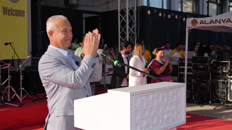 Alanya uluslararası çocuk festivali coşkuyla başladı