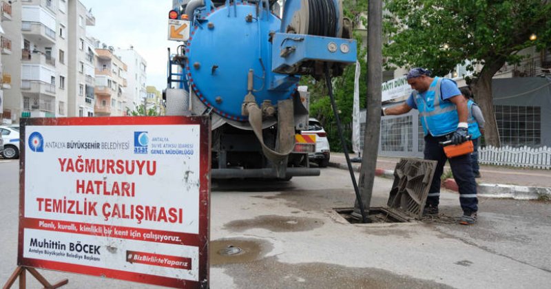 Asat’ın Ana Arter Ve Bulvarlarda  Yağmur Suyu Hattı Temizliği Sürüyor