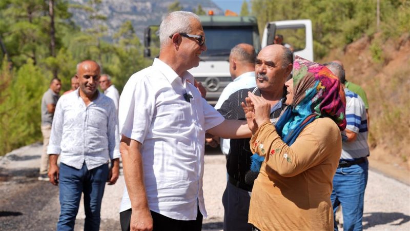 Alanya belediyesi 9 mahalle ve yaylalara hizmet verecek dağdere yolunu tamamlıyor asfalt serim işlemi başladı