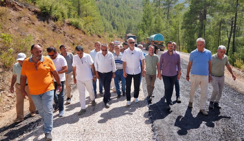 Alanya belediyesi 9 mahalle ve yaylalara hizmet verecek dağdere yolunu tamamlıyor asfalt serim işlemi başladı
