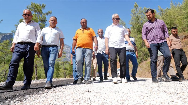 Alanya belediyesi 9 mahalle ve yaylalara hizmet verecek dağdere yolunu tamamlıyor asfalt serim işlemi başladı