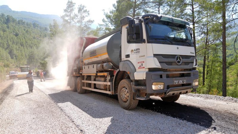Alanya belediyesi 9 mahalle ve yaylalara hizmet verecek dağdere yolunu tamamlıyor asfalt serim işlemi başladı