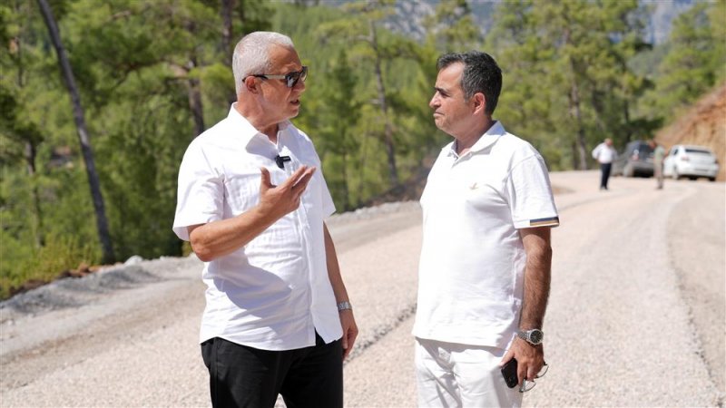 Alanya belediyesi 9 mahalle ve yaylalara hizmet verecek dağdere yolunu tamamlıyor asfalt serim işlemi başladı