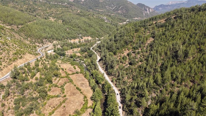 Alanya belediyesi 9 mahalle ve yaylalara hizmet verecek dağdere yolunu tamamlıyor asfalt serim işlemi başladı