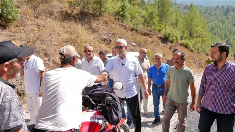 Alanya belediyesi 9 mahalle ve yaylalara hizmet verecek dağdere yolunu tamamlıyor asfalt serim işlemi başladı