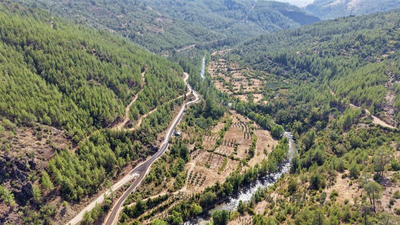 Alanya belediyesi 9 mahalle ve yaylalara hizmet verecek dağdere yolunu tamamlıyor asfalt serim işlemi başladı