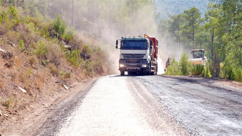 Alanya belediyesi 9 mahalle ve yaylalara hizmet verecek dağdere yolunu tamamlıyor asfalt serim işlemi başladı