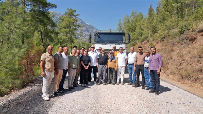 Alanya belediyesi 9 mahalle ve yaylalara hizmet verecek dağdere yolunu tamamlıyor asfalt serim işlemi başladı