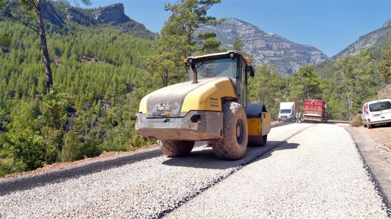 Alanya belediyesi 9 mahalle ve yaylalara hizmet verecek dağdere yolunu tamamlıyor asfalt serim işlemi başladı