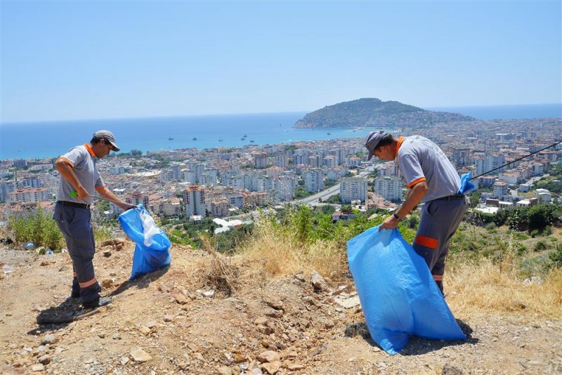 Alanya belediyesi&rsquo;nden 4-4&rsquo;l&uuml;k temizlik hizmeti