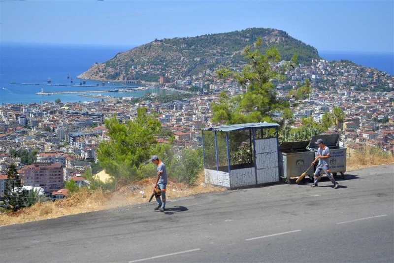 Alanya belediyesi&rsquo;nden 4-4&rsquo;l&uuml;k temizlik hizmeti