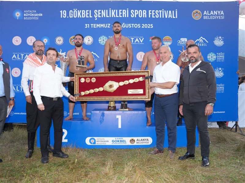 G&ouml;kbel'de ikinci kez başpehlivan enes doğan