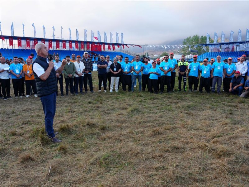 G&ouml;kbel'de ikinci kez başpehlivan enes doğan