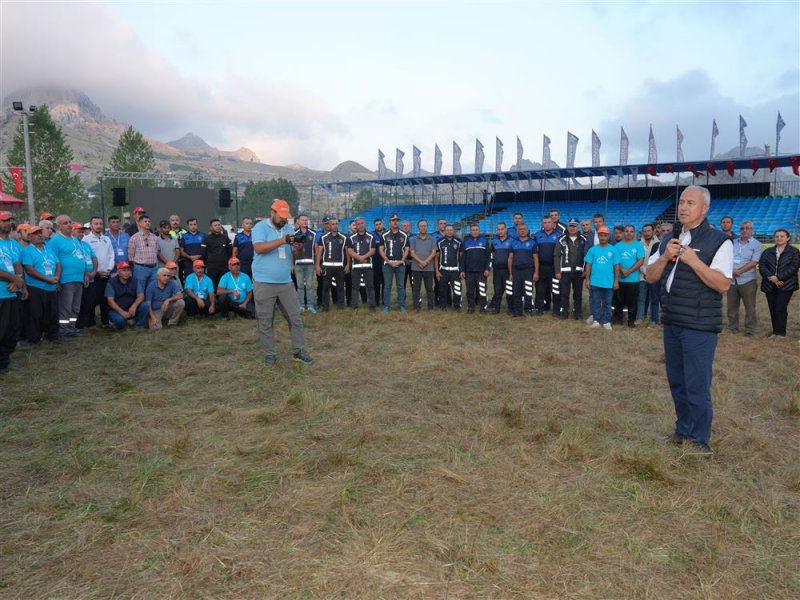 G&ouml;kbel'de ikinci kez başpehlivan enes doğan