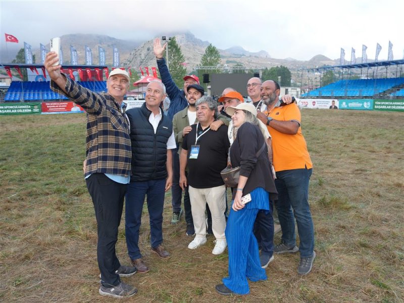 G&ouml;kbel'de ikinci kez başpehlivan enes doğan