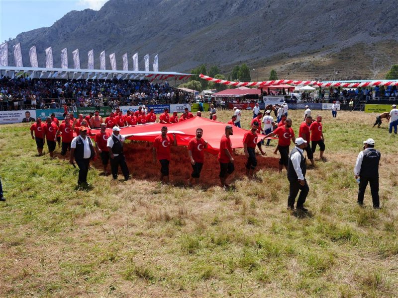 G&ouml;kbel'de ikinci kez başpehlivan enes doğan