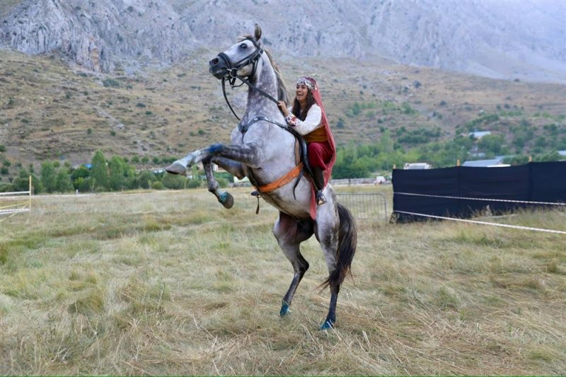 G&ouml;kbel&rsquo;de spor k&uuml;lt&uuml;r ve dostluk bir arada