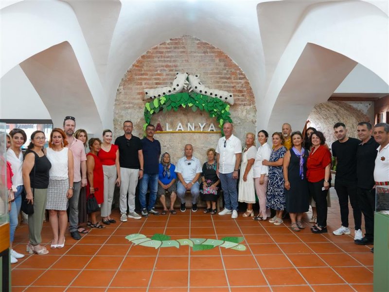 İpeğin izinde sergisi tarihi bedesten&rsquo;de a&ccedil;ıldı