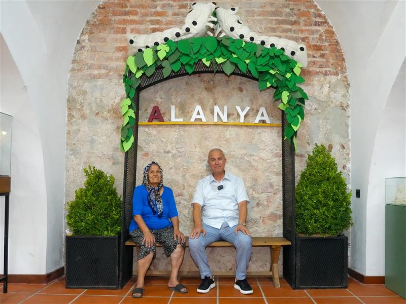 İpeğin izinde sergisi tarihi bedesten&rsquo;de a&ccedil;ıldı