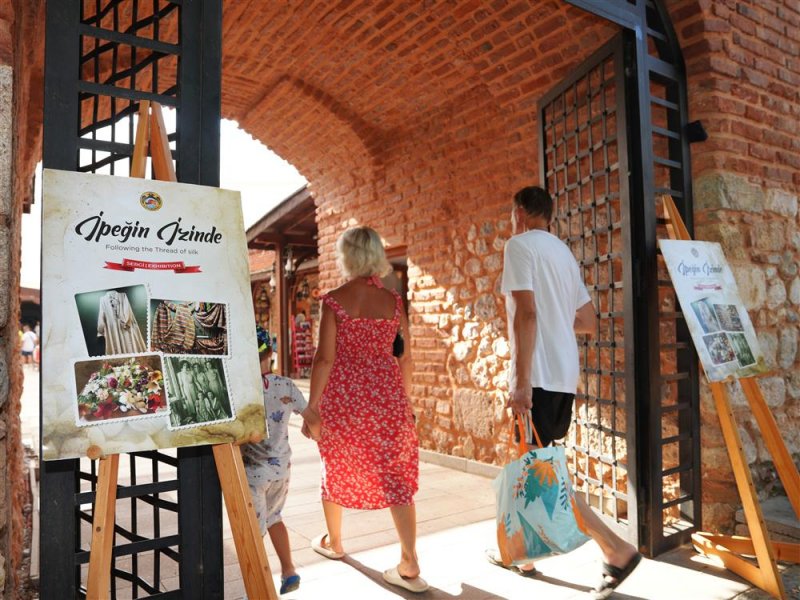 İpeğin izinde sergisi tarihi bedesten&rsquo;de a&ccedil;ıldı