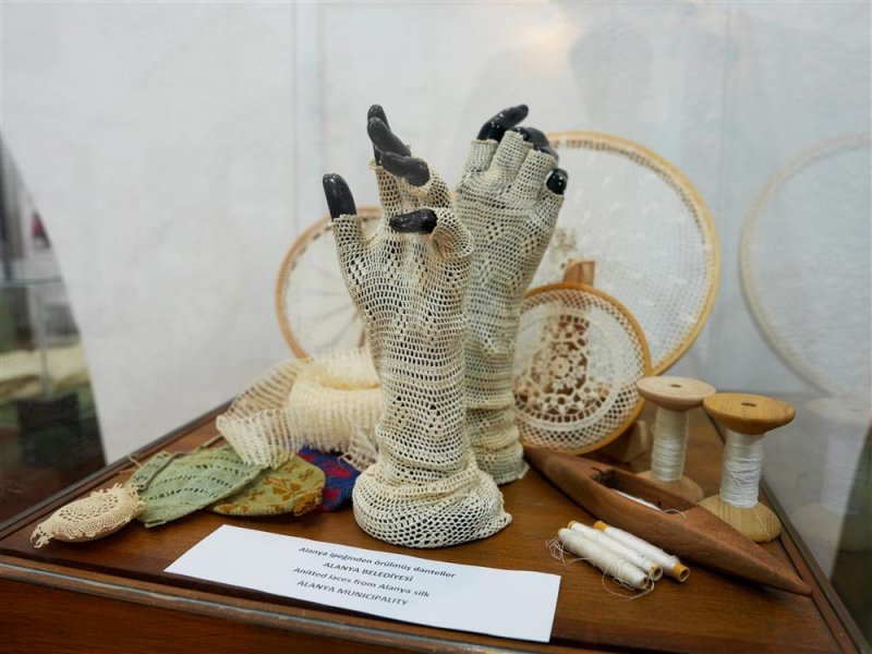 İpeğin izinde sergisi tarihi bedesten&rsquo;de a&ccedil;ıldı