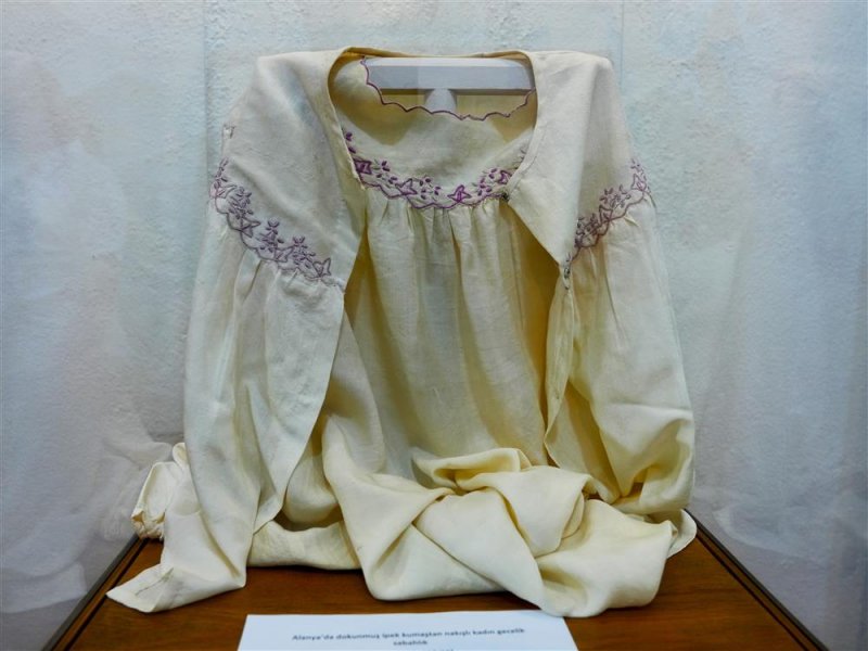 İpeğin izinde sergisi tarihi bedesten&rsquo;de a&ccedil;ıldı