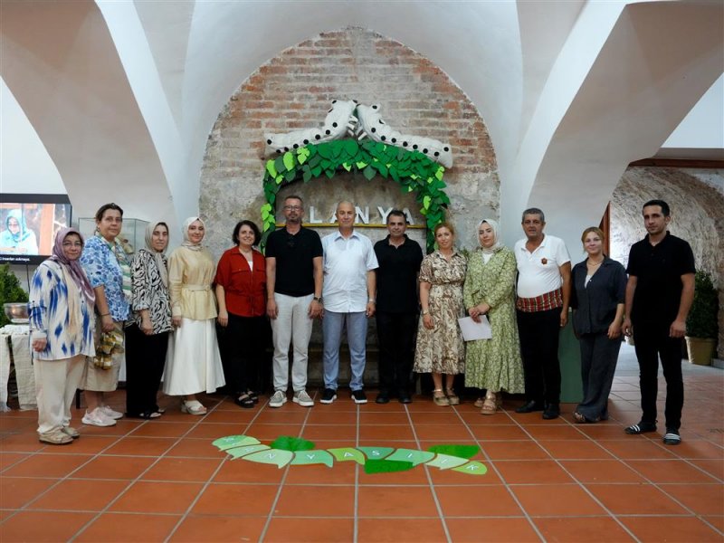 İpeğin izinde sergisi tarihi bedesten&rsquo;de a&ccedil;ıldı