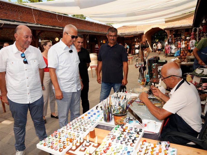 İpeğin izinde sergisi tarihi bedesten&rsquo;de a&ccedil;ıldı