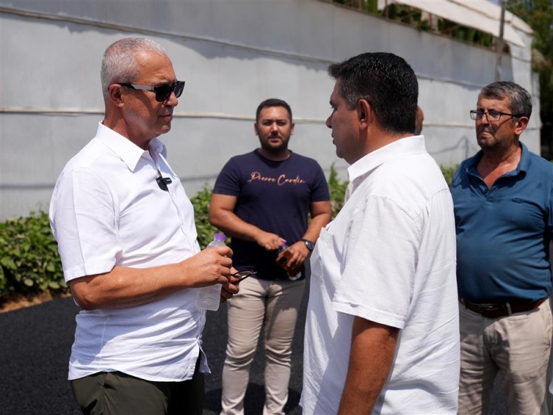 Kargıcak mahallesi&rsquo;nde sıcak asfalt &ccedil;alışması başladı - başkan &ouml;z&ccedil;elik: 12 futbol sahası b&uuml;y&uuml;kl&uuml;ğ&uuml;nde asfalt d&ouml;k&uuml;yoruz