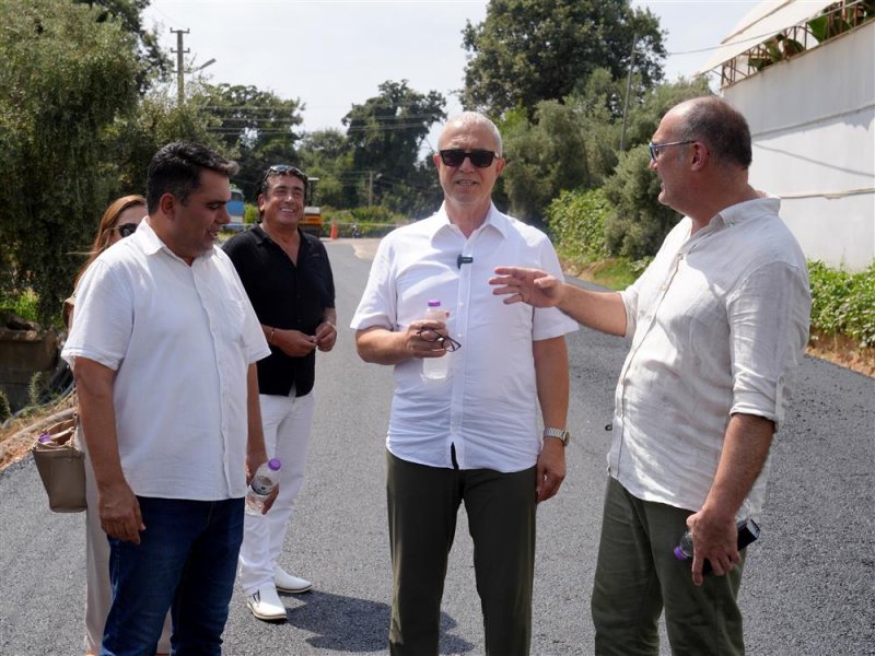 Kargıcak mahallesi&rsquo;nde sıcak asfalt &ccedil;alışması başladı - başkan &ouml;z&ccedil;elik: 12 futbol sahası b&uuml;y&uuml;kl&uuml;ğ&uuml;nde asfalt d&ouml;k&uuml;yoruz