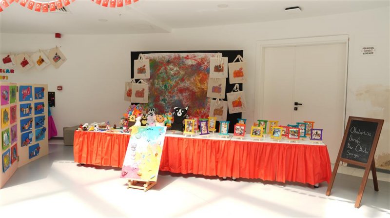 Kayıtların s&uuml;rd&uuml;ğ&uuml; hanife cebeci kreş ve &ccedil;ocuk akademisi&rsquo;nde sergi heyecanı