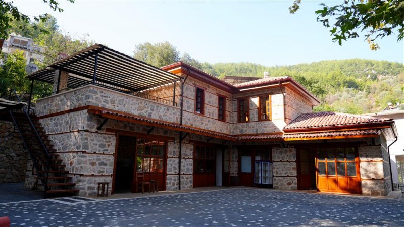 T&uuml;rktaş mahallesi&rsquo;nde meydan d&uuml;zenleme &ccedil;alışmaları tamamlandı