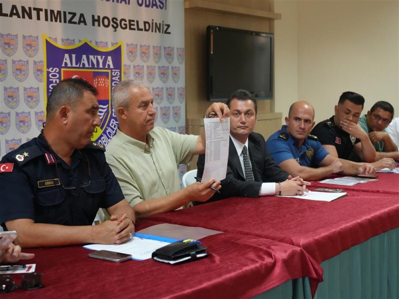 Zabıtadan taksilere sivil takip