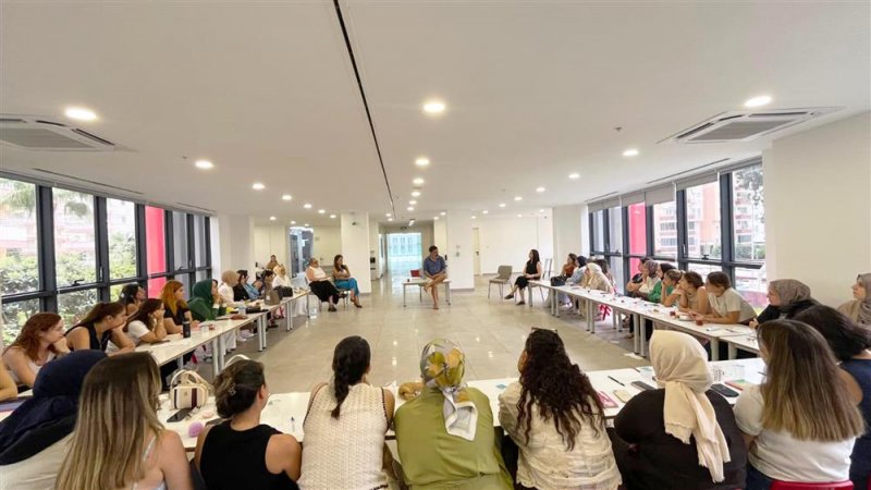 Alanya belediyesi &ccedil;ocuk akademileri hizmet i&ccedil;i eğitim programı tamamlandı