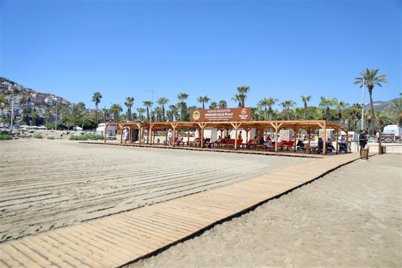 Alanya belediyesi engelsiz halk plajı'na ilk yılda yoğun ilgi