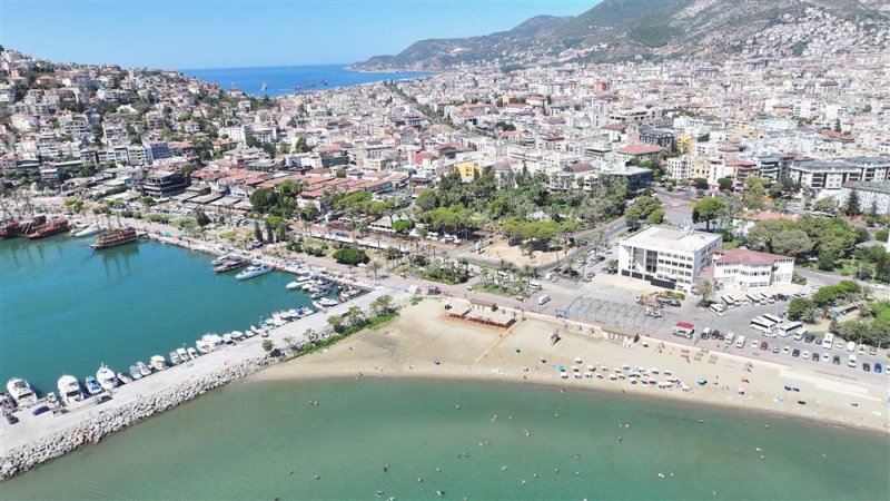 Alanya belediyesi engelsiz halk plajı'na ilk yılda yoğun ilgi