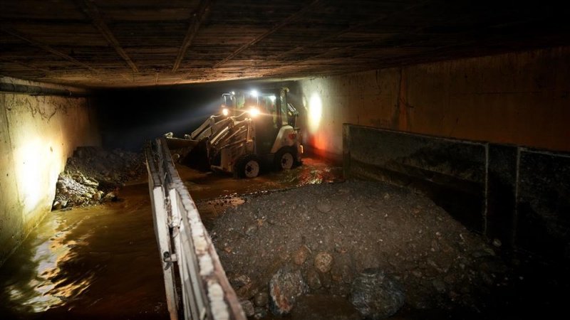 Alanya belediyesi'nden dere temizleme &ccedil;alışması