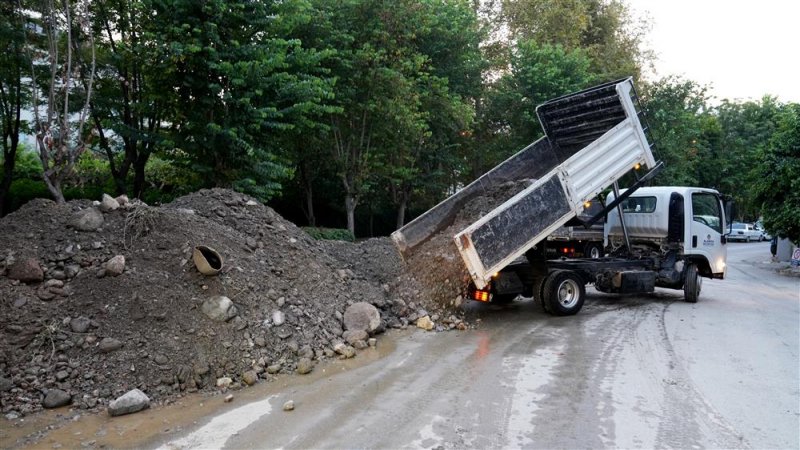 Alanya belediyesi'nden dere temizleme &ccedil;alışması