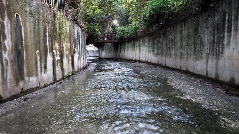 Alanya belediyesi'nden dere temizleme &ccedil;alışması