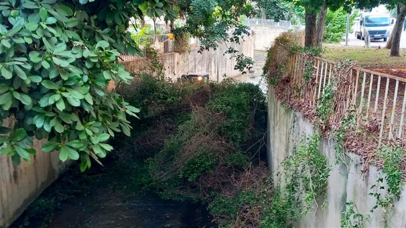 Alanya belediyesi'nden dere temizleme &ccedil;alışması